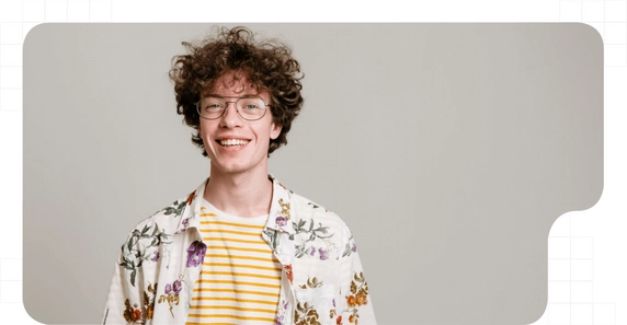 Reconocimiento facial Persona sonriendo para autenticarse